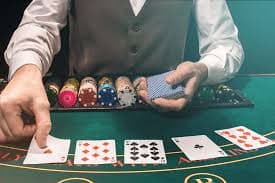 Antarmuka permainan Domino QQ di jaun88 menampilkan kartu pemain dan area taruhan